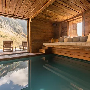 https://chalet-1864.hotels-rhonealpes.com