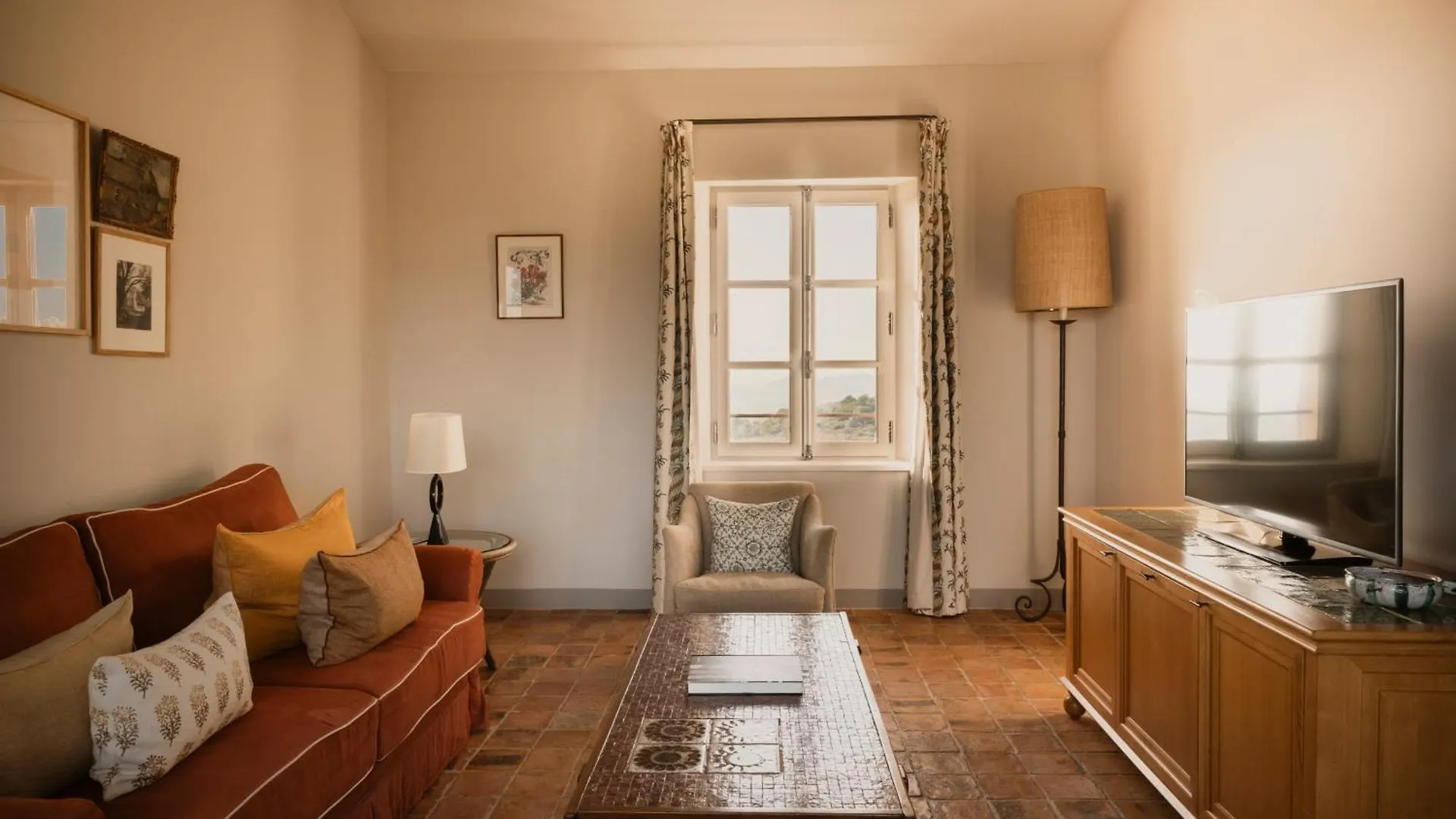 Hotel Crillon Le Brave  Crillon-le-Brave